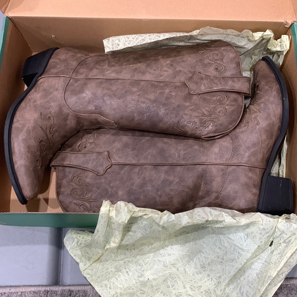Brown four leather boots size 8